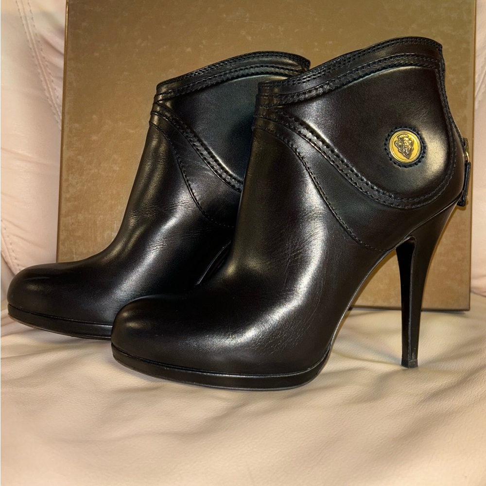 Beautiful Authentic Gucci ankle boots